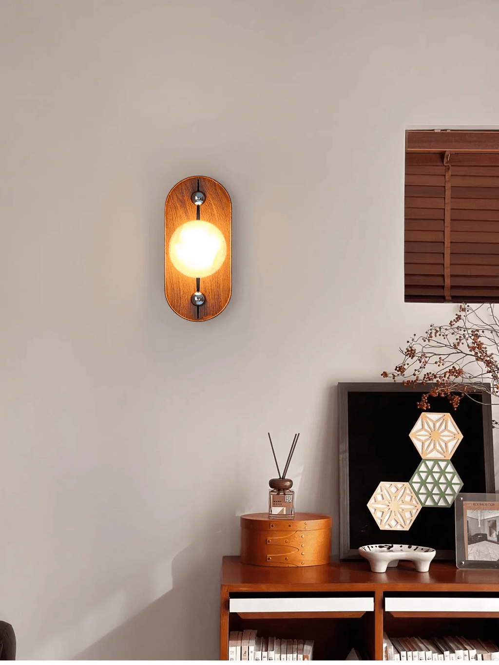 Koyan Alabaster Wall Lamp
