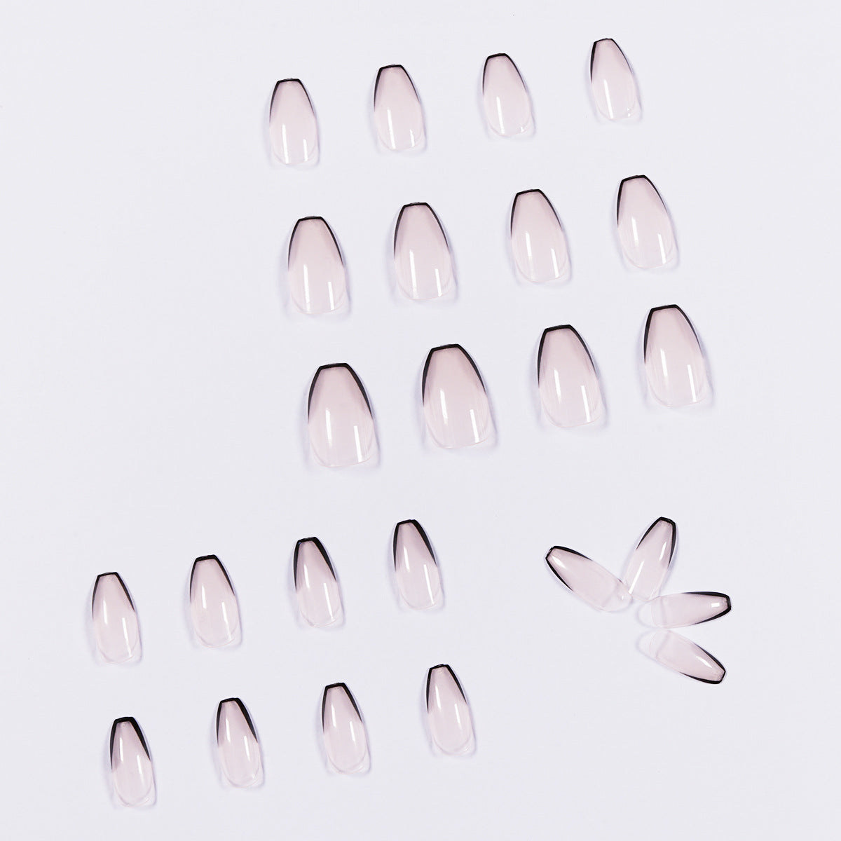 StarNagel Coffin Nails in Nude mit Schwarzem French und Kurzem Ballerina Effekt