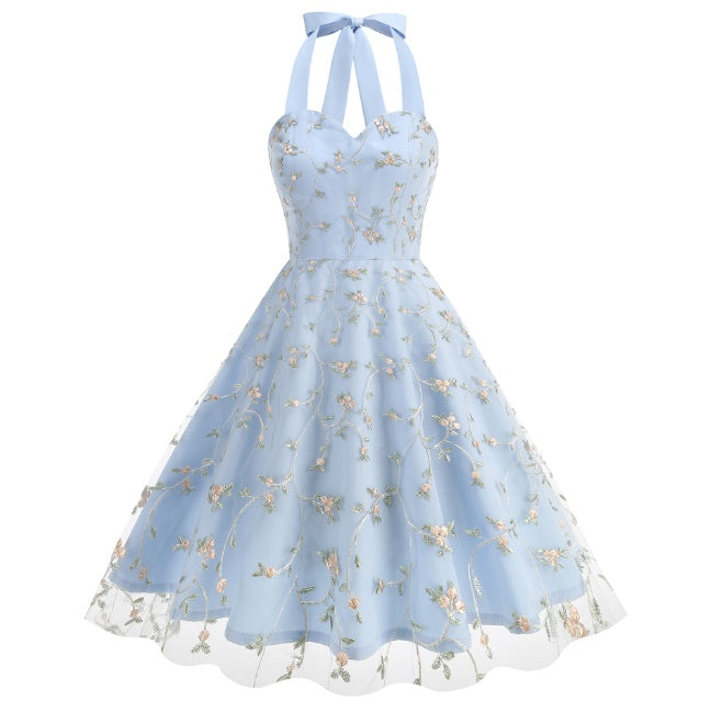 Elegantes Neckholder-Abendkleid in A-Linie mit Filigraner Floralem Stickerei und Tüllrock