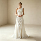 Elegantes One-Shoulder Abendkleid in Weiß – Figurbetontes Maxi-Festkleid mit Raffung