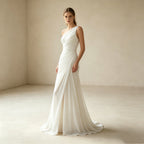 Elegantes One-Shoulder Abendkleid in Weiß – Figurbetontes Maxi-Festkleid mit Raffung