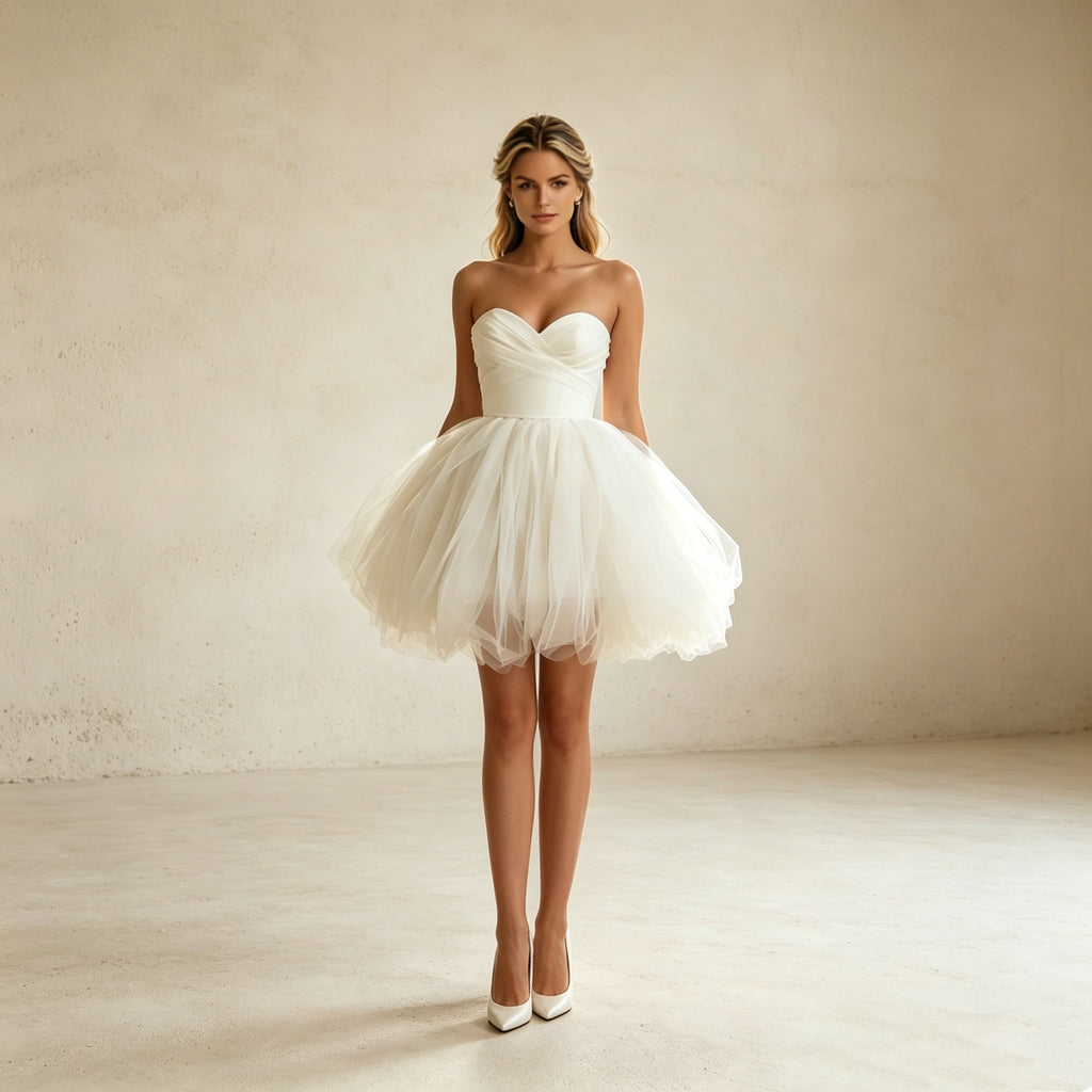 Elegantes Trägerloses Abendkleid in Weiß – Schickes Kurzes Tüll-Festkleid mit Herzausschnitt