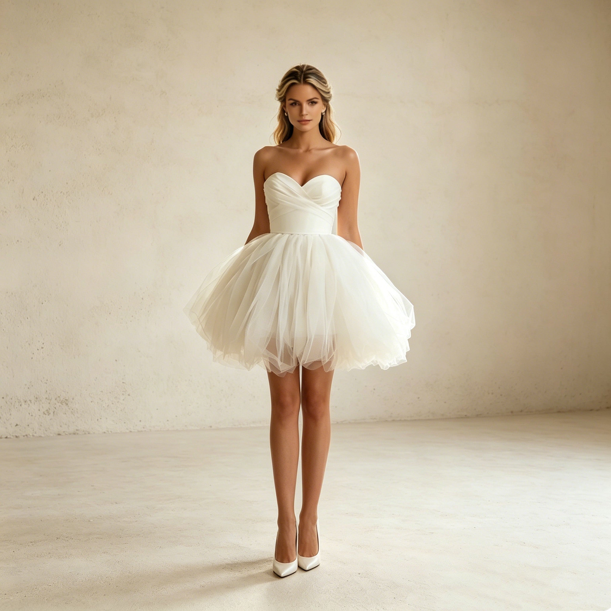 Elegantes Trägerloses Abendkleid in Weiß – Schickes Kurzes Tüll-Festkleid mit Herzausschnitt