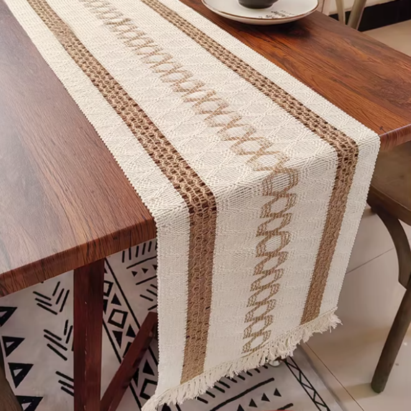Tischläufer Creme Beige mit Fransen, Boho Baumwolle mit Braunem Lochmuster, Rustikale Tischdeko für Landhaus & Esszimmer