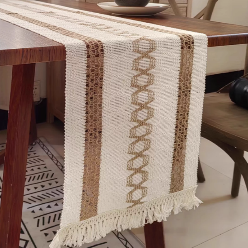 Tischläufer Creme Beige mit Fransen, Boho Baumwolle mit Braunem Lochmuster, Rustikale Tischdeko für Landhaus & Esszimmer