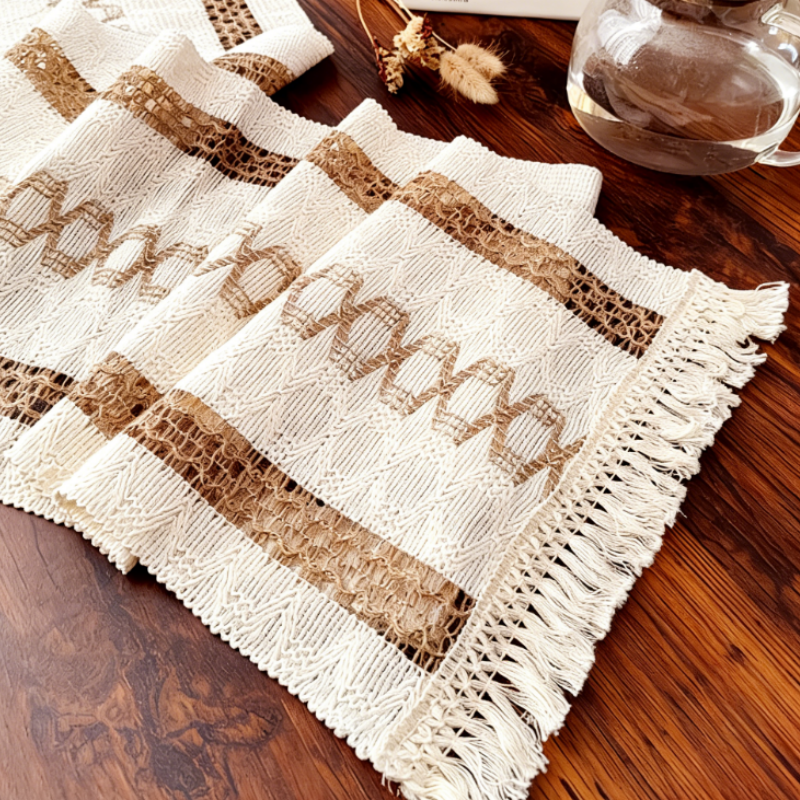 Tischläufer Creme Beige mit Fransen, Boho Baumwolle mit Braunem Lochmuster, Rustikale Tischdeko für Landhaus & Esszimmer