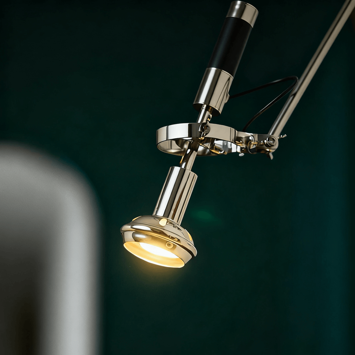 Urban Edge Wall Lamp
