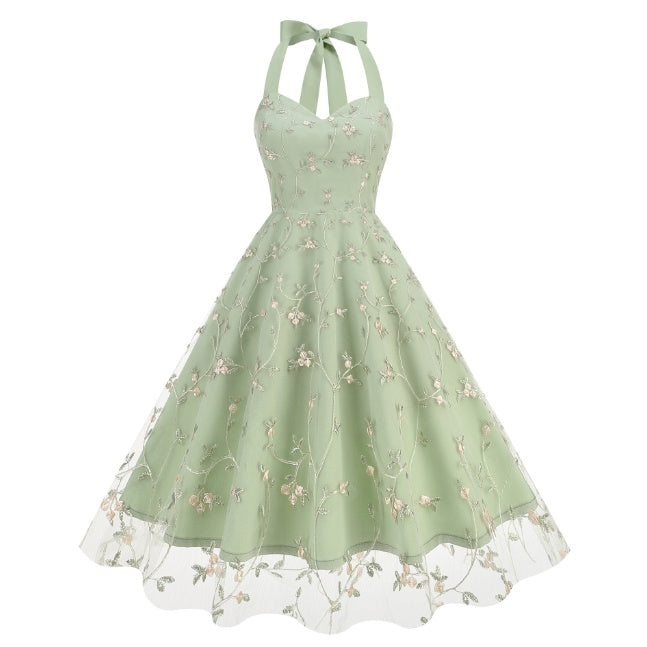 Elegantes Neckholder-Abendkleid in A-Linie mit Filigraner Floralem Stickerei und Tüllrock