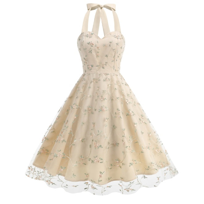 Elegantes Neckholder-Abendkleid in A-Linie mit Filigraner Floralem Stickerei und Tüllrock