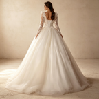 Elegantes Ballkleid in Weiß mit Schleppe | Prinzessinnen Abendkleid mit Langen Spitzenärmeln, Schulterpolstern und Herz-Ausschnitt