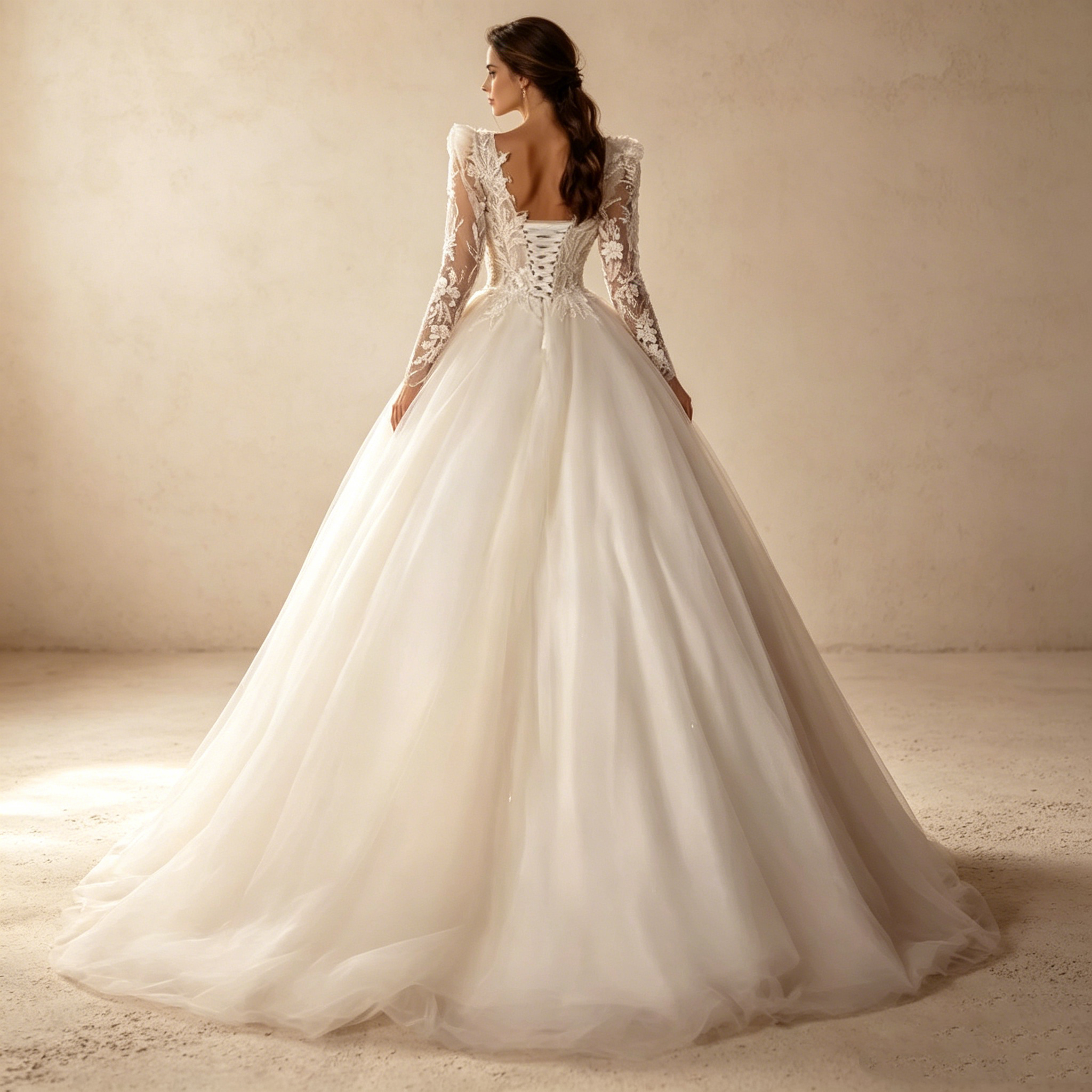 Elegantes Ballkleid in Weiß mit Schleppe | Prinzessinnen Abendkleid mit Langen Spitzenärmeln, Schulterpolstern und Herz-Ausschnitt