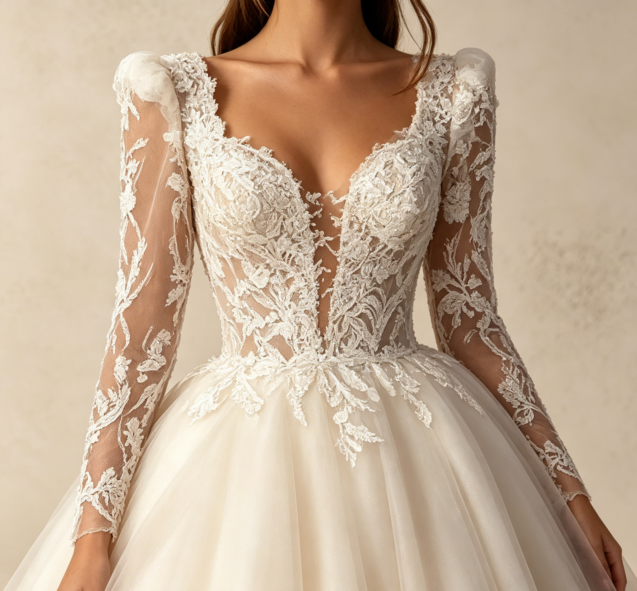 Elegantes Ballkleid in Weiß mit Schleppe | Prinzessinnen Abendkleid mit Langen Spitzenärmeln, Schulterpolstern und Herz-Ausschnitt