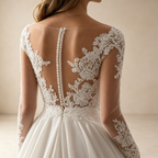 Elegantes A-Linien Abendkleid Weiß mit Schleppe | Transparentes Spitzen-Oberteil mit Langen Ärmeln und Fließendem Chiffonrock