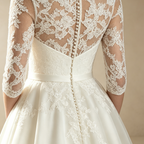 Elegantes Midi-Festkleid in A-Linie | Weißes Kleid mit Spitzenoberteil und V-Ausschnitt