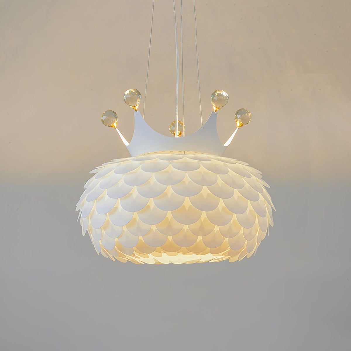 Aluvia Crown Pendant Lamp ∅ 17.7″ x H 23.2″ / Dia 45cm x H 59cm / White Pendant light