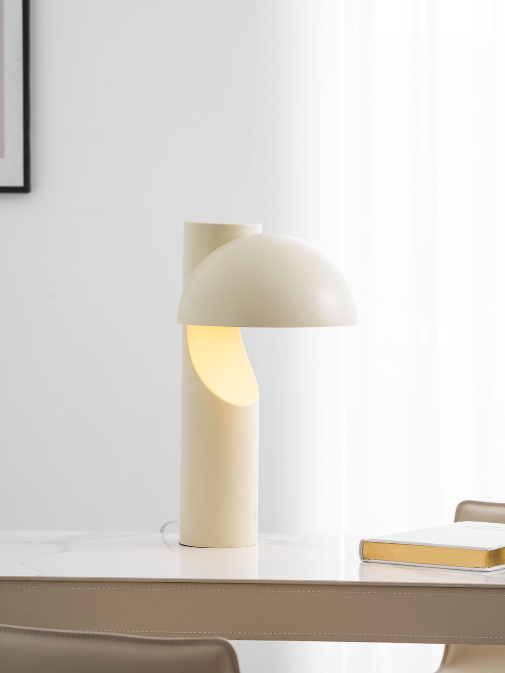 Arcora Minimalist Table Lamp