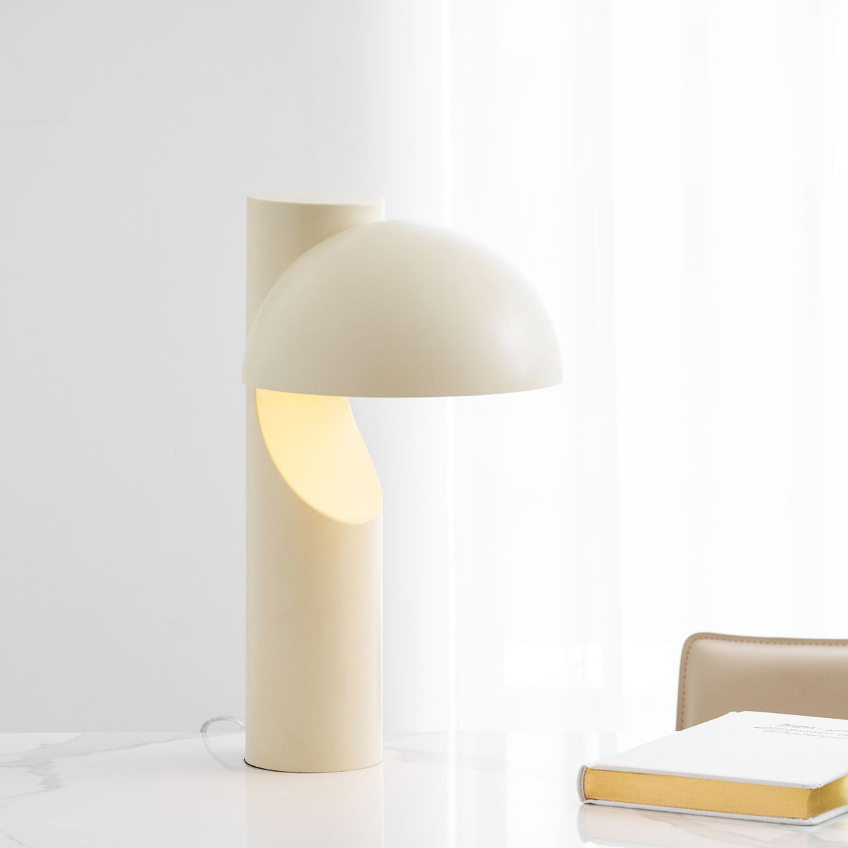 Arcora Minimalist Table Lamp