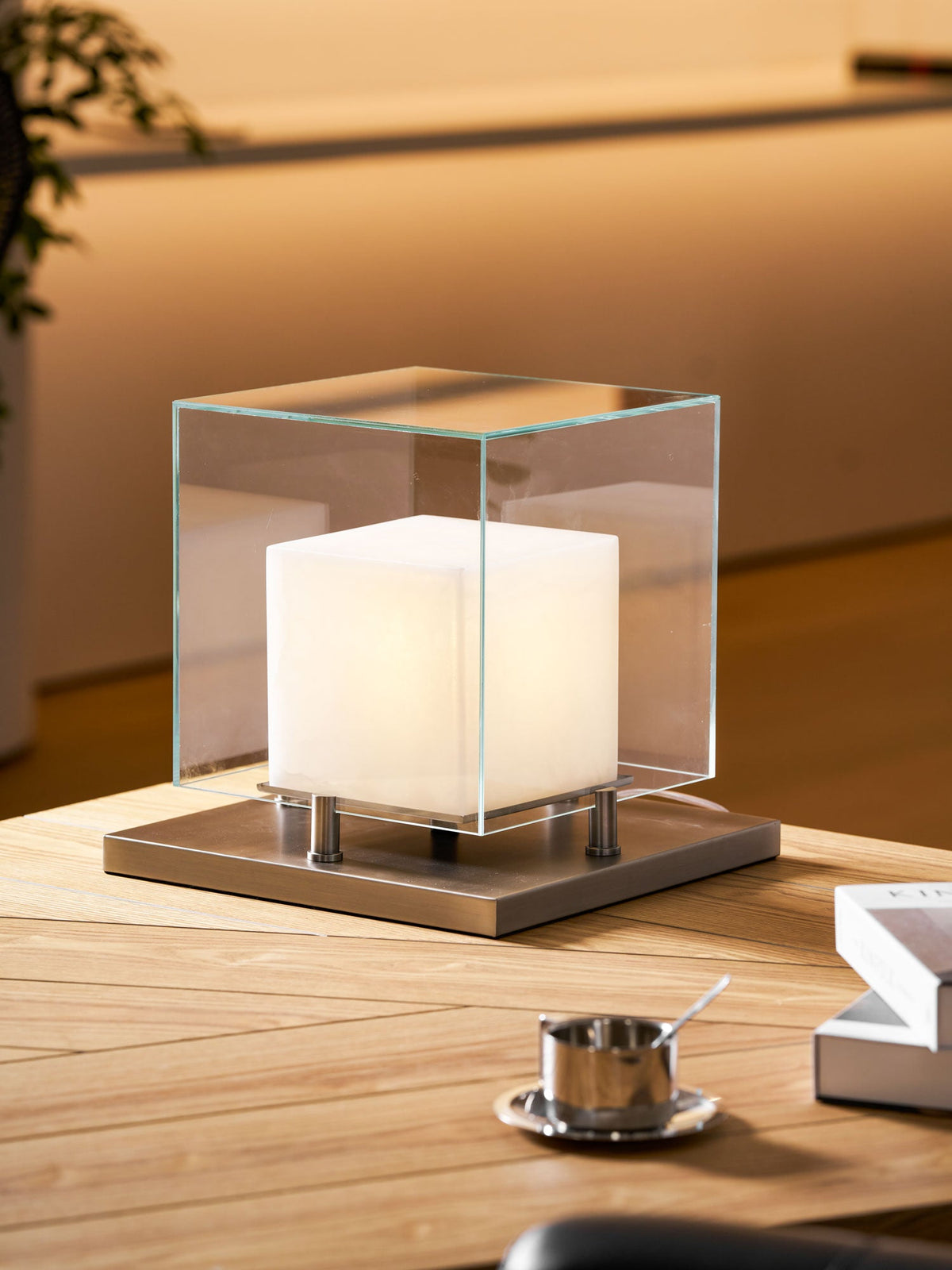 Arqra Alabaster Table Lamp