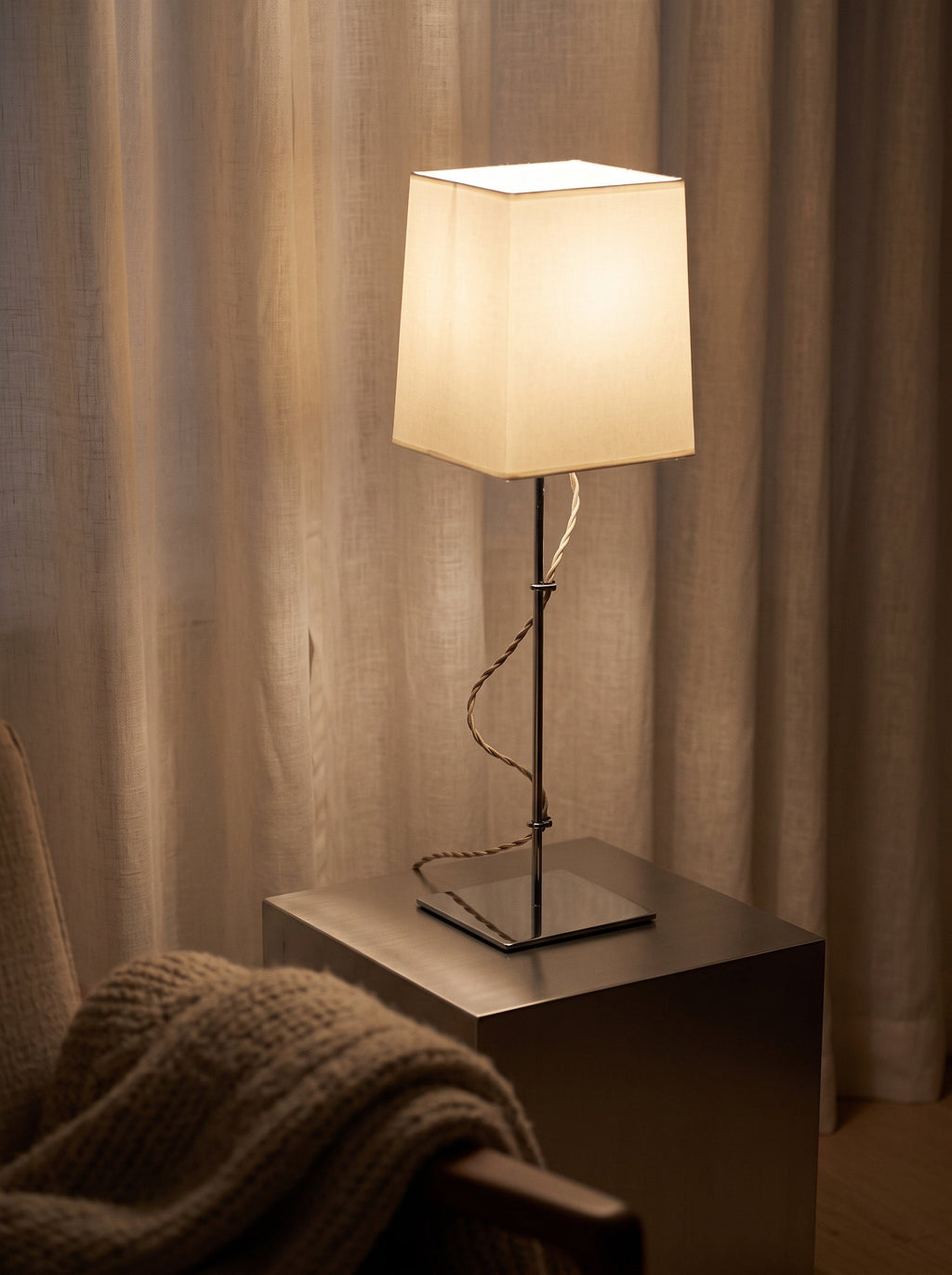 Ateel Slender Table Lamp
