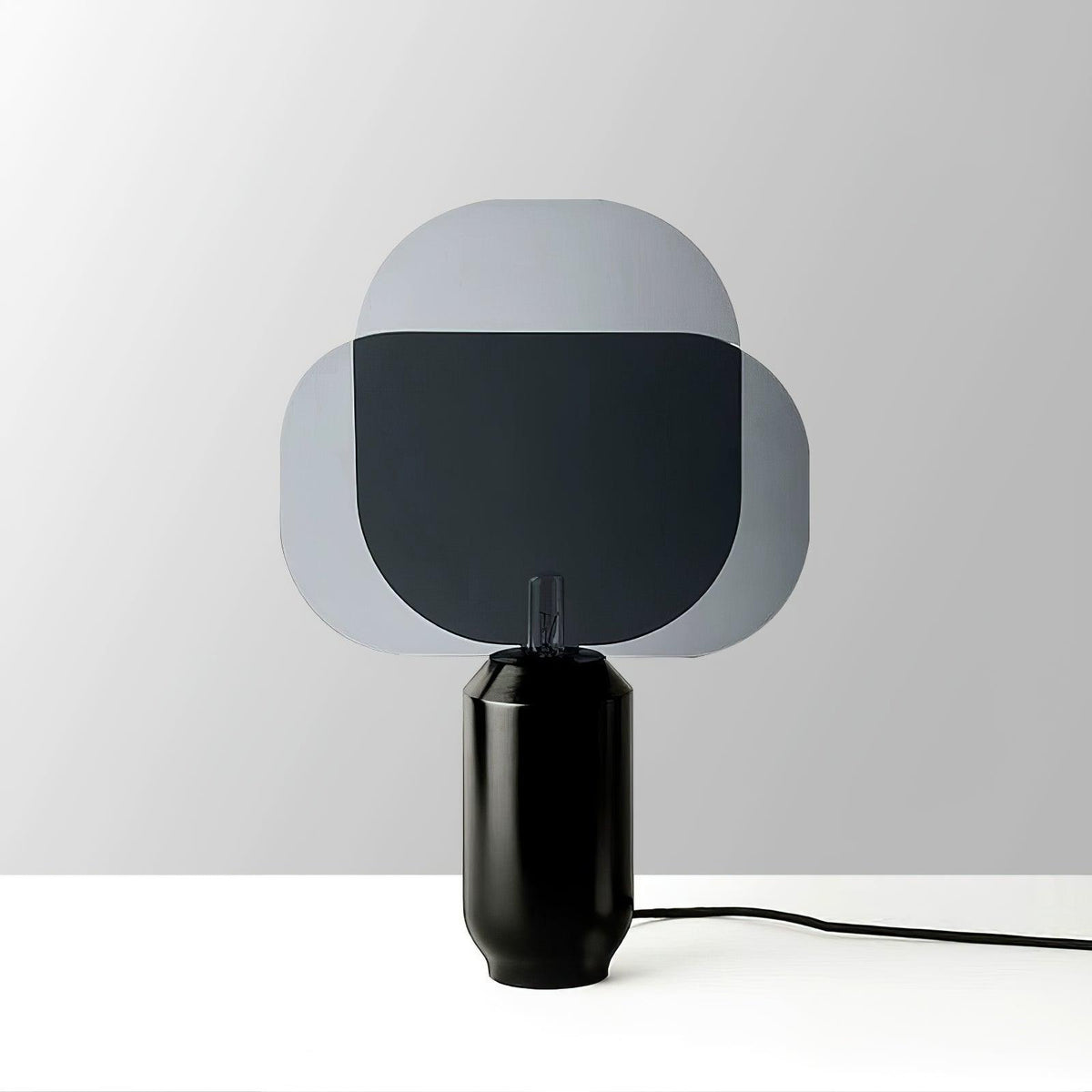 Bery Table Lamp ∅ 13.7″ x H 20.4″ / Dia 35cm x H 52cm / Black+ Smoke gray / US plug Table lamp