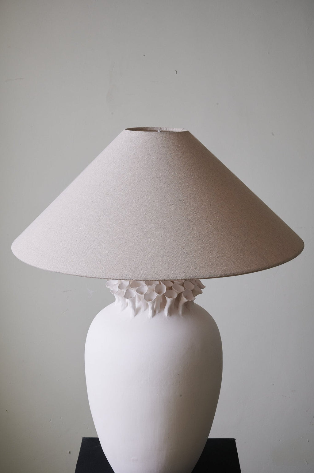 Blossom Crest Ceramic Table Lamp