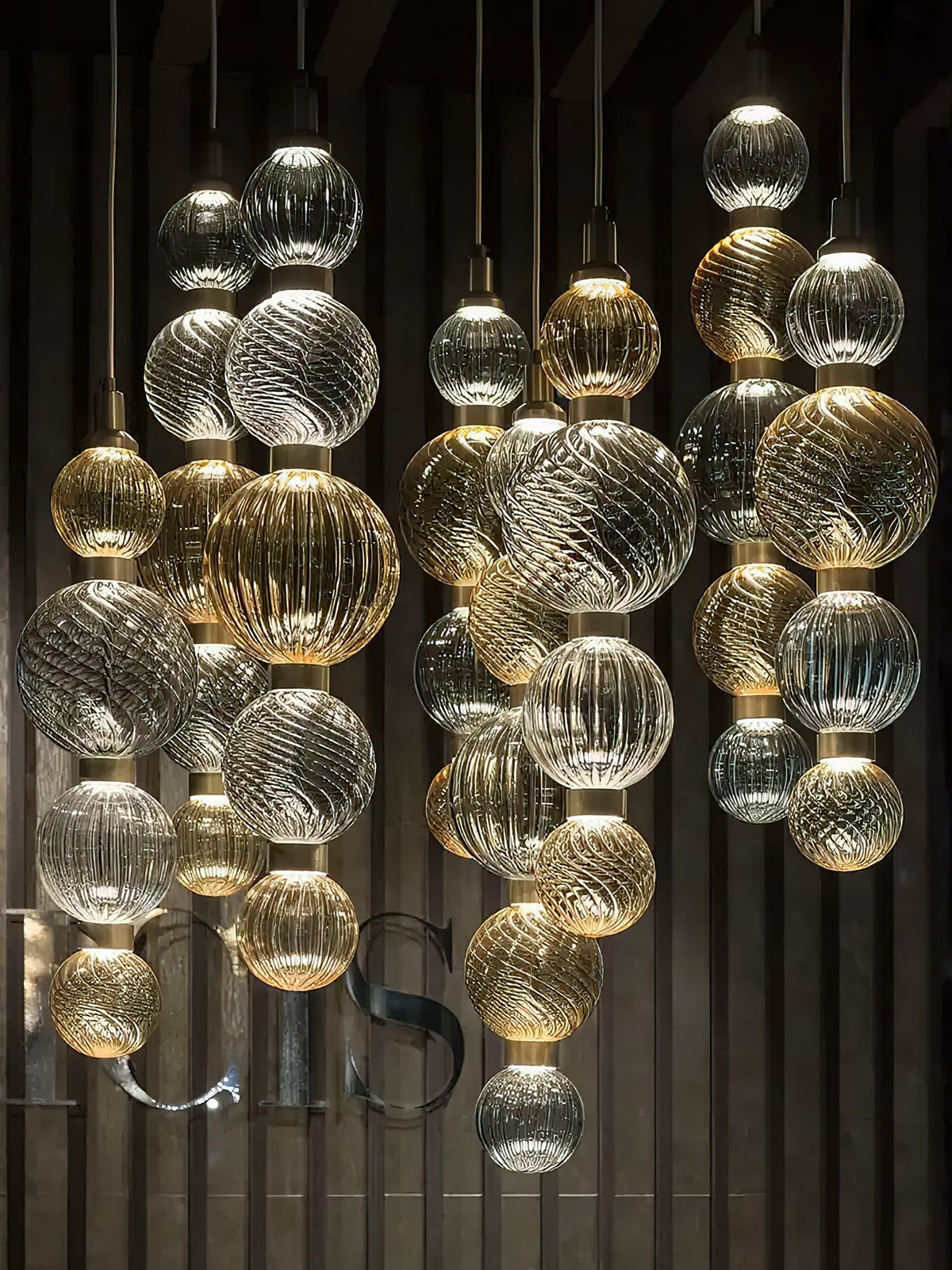 Celvara Globe Pendant Lamp