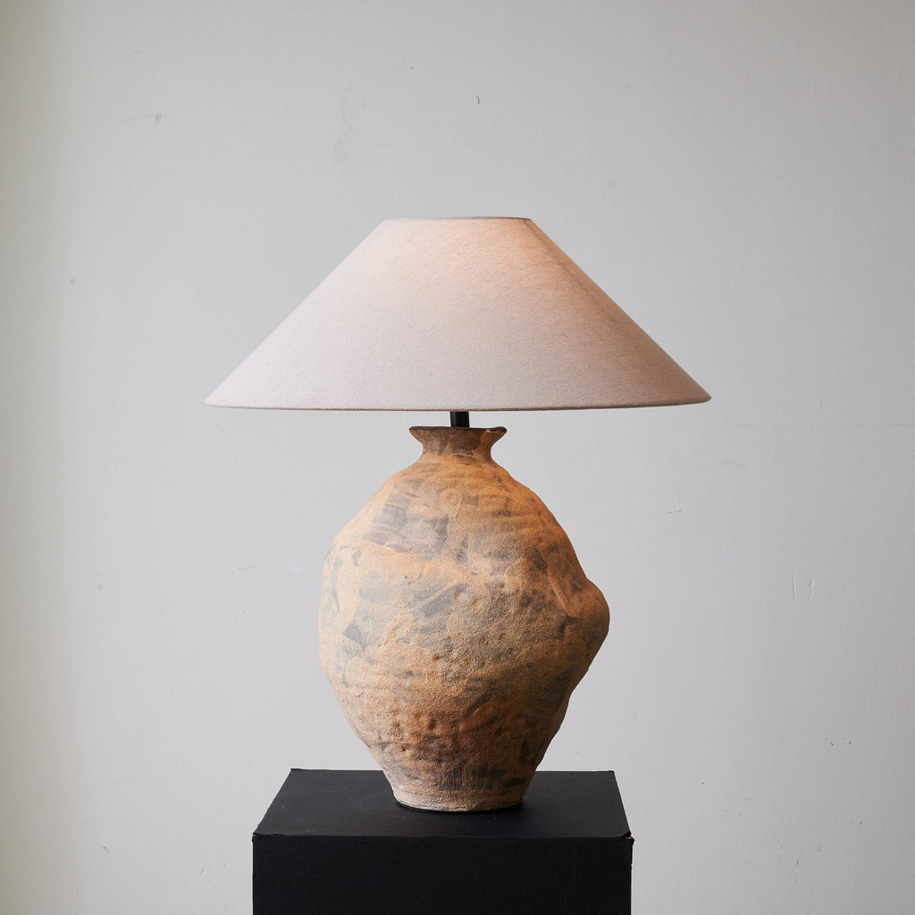Duna Sculpted Clay Table Lamp