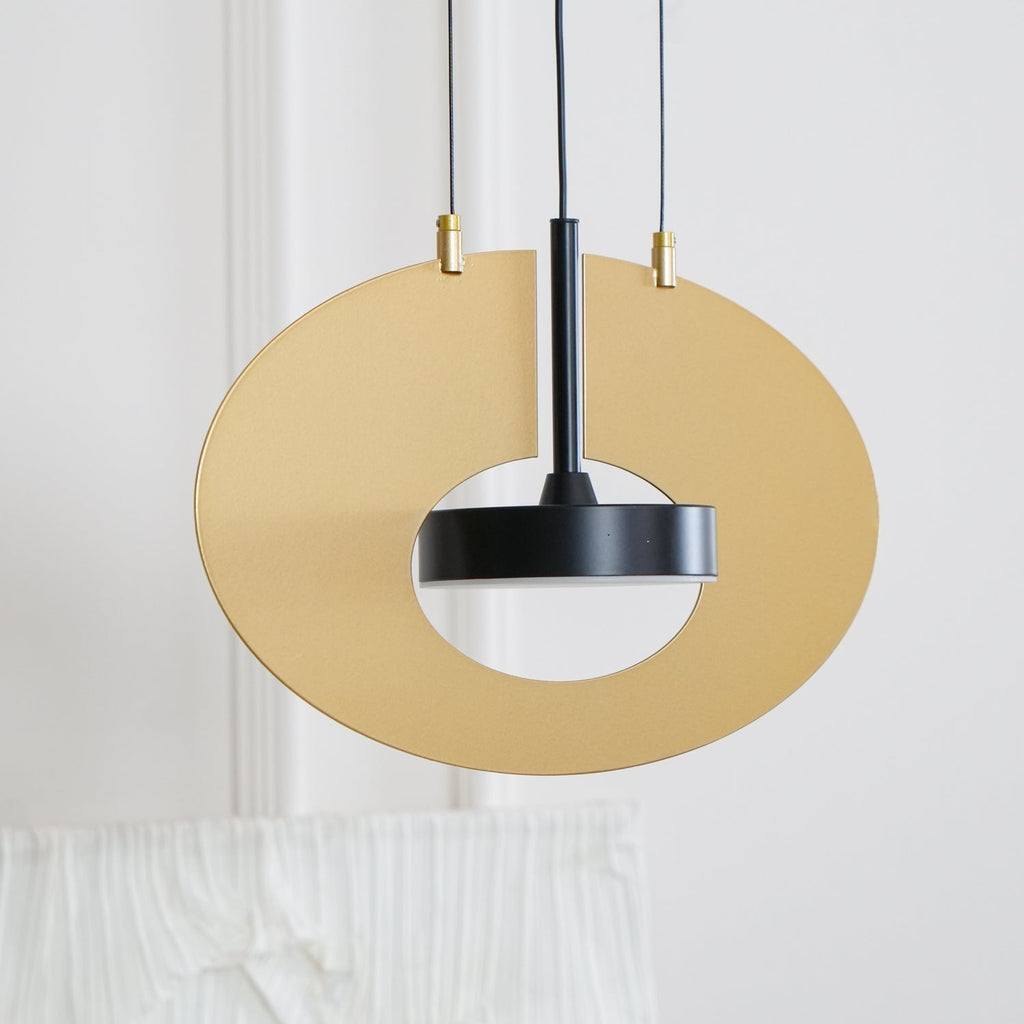 Eye In The Sky Pendant Light ∅ 13.8″ x H 8.7″ / Dia 35cm x H 22cm / Gold + Black / Warm Light Pendant light