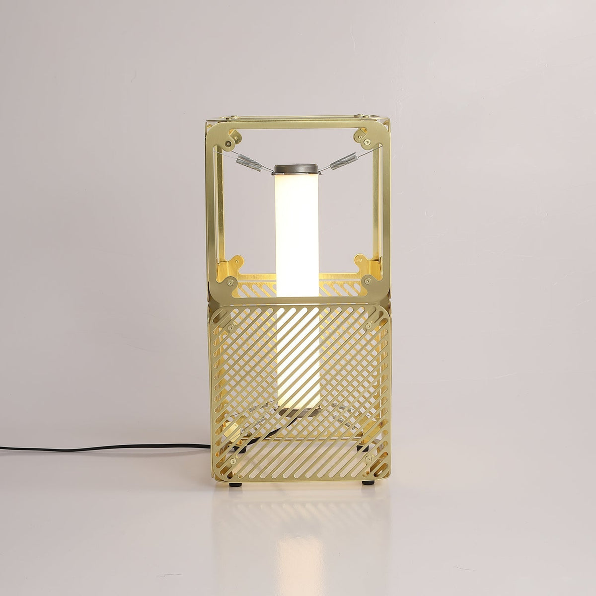 Hyperqube Table Lamp L 9.3″ x W 9.3″ x H 18.3″ / Warm Light / US Plug Table lamp