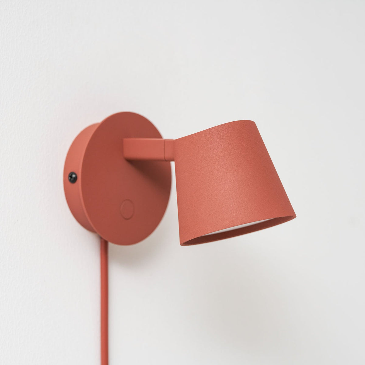 Tip Plug-In Wall Lamp