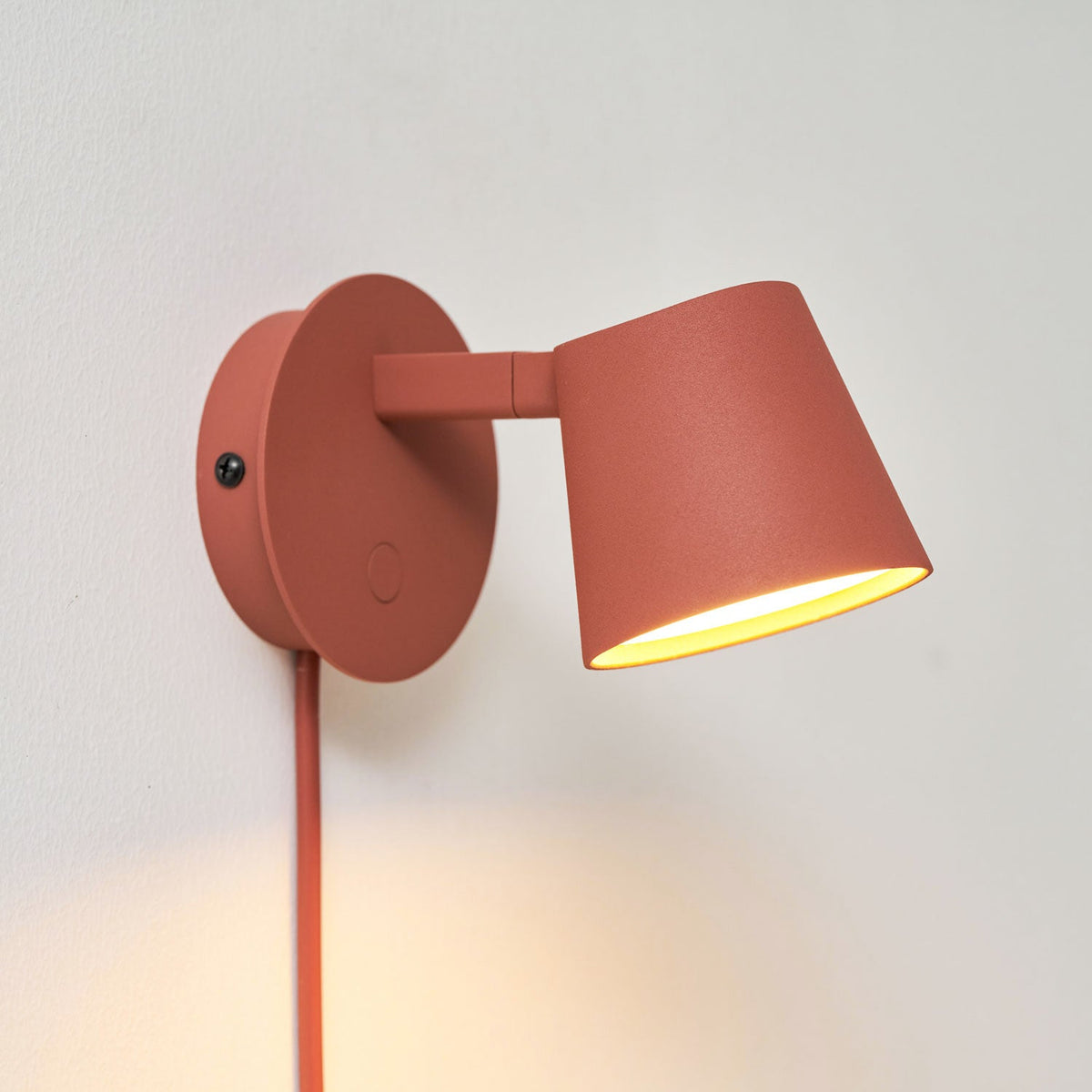 Tip Plug-In Wall Lamp