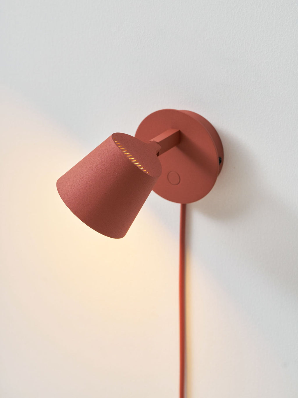 Tip Plug-In Wall Lamp
