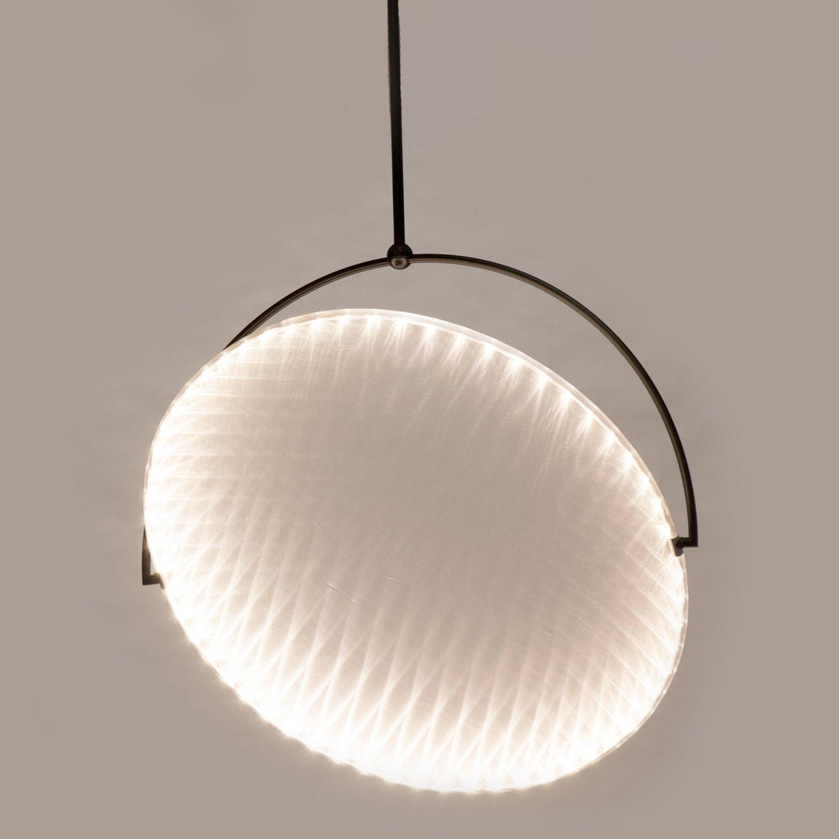 Kepler Pendant Light ∅ 13.8″ x H 13″ / Dia 35cm x H 33cm / Black / Warm White Pendant light