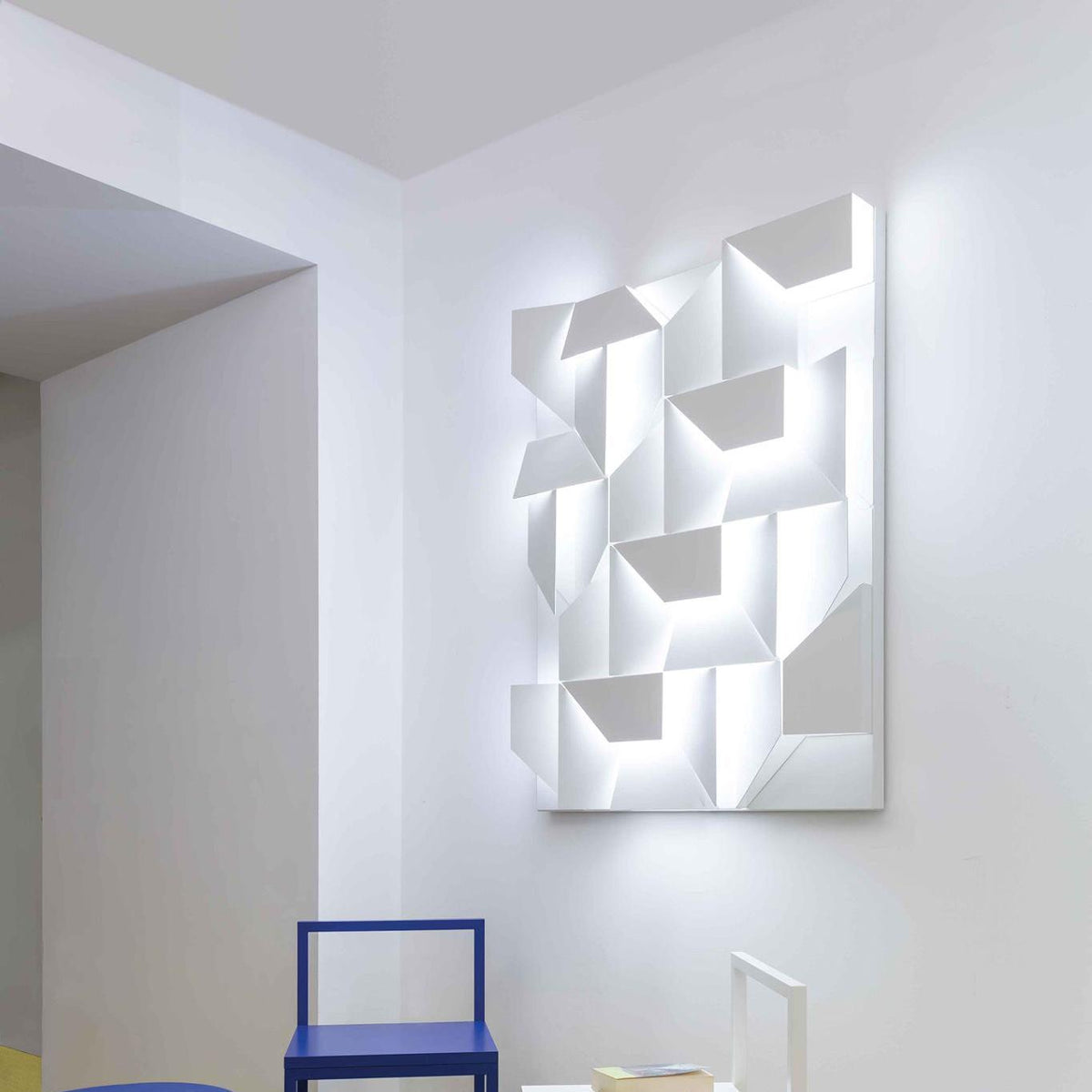 Shadows Grand Plug-in Sconce