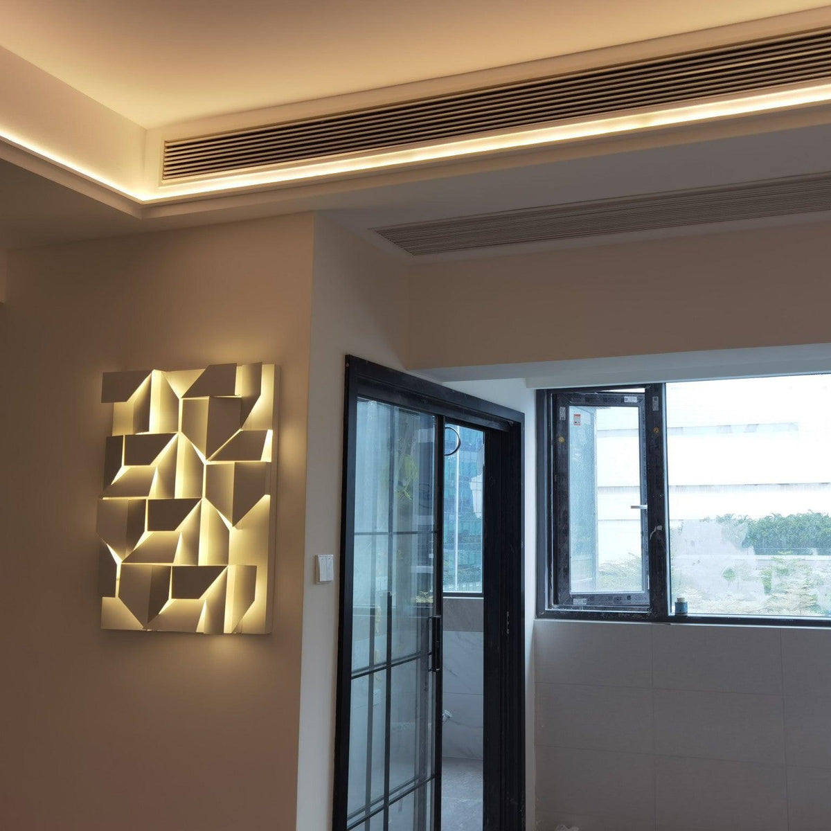 Shadows Grand Plug-in Sconce