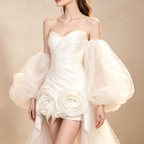 Trägerloses High-Low Ballkleid mit drapierter Corsage und Tüllschleppe in Creme