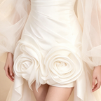 Trägerloses High-Low Ballkleid mit drapierter Corsage und Tüllschleppe in Creme