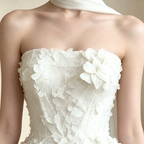 Elegantes A-Linien Abendkleid mit 3D-Blumen | Trägerloses Maxikleid Weiß