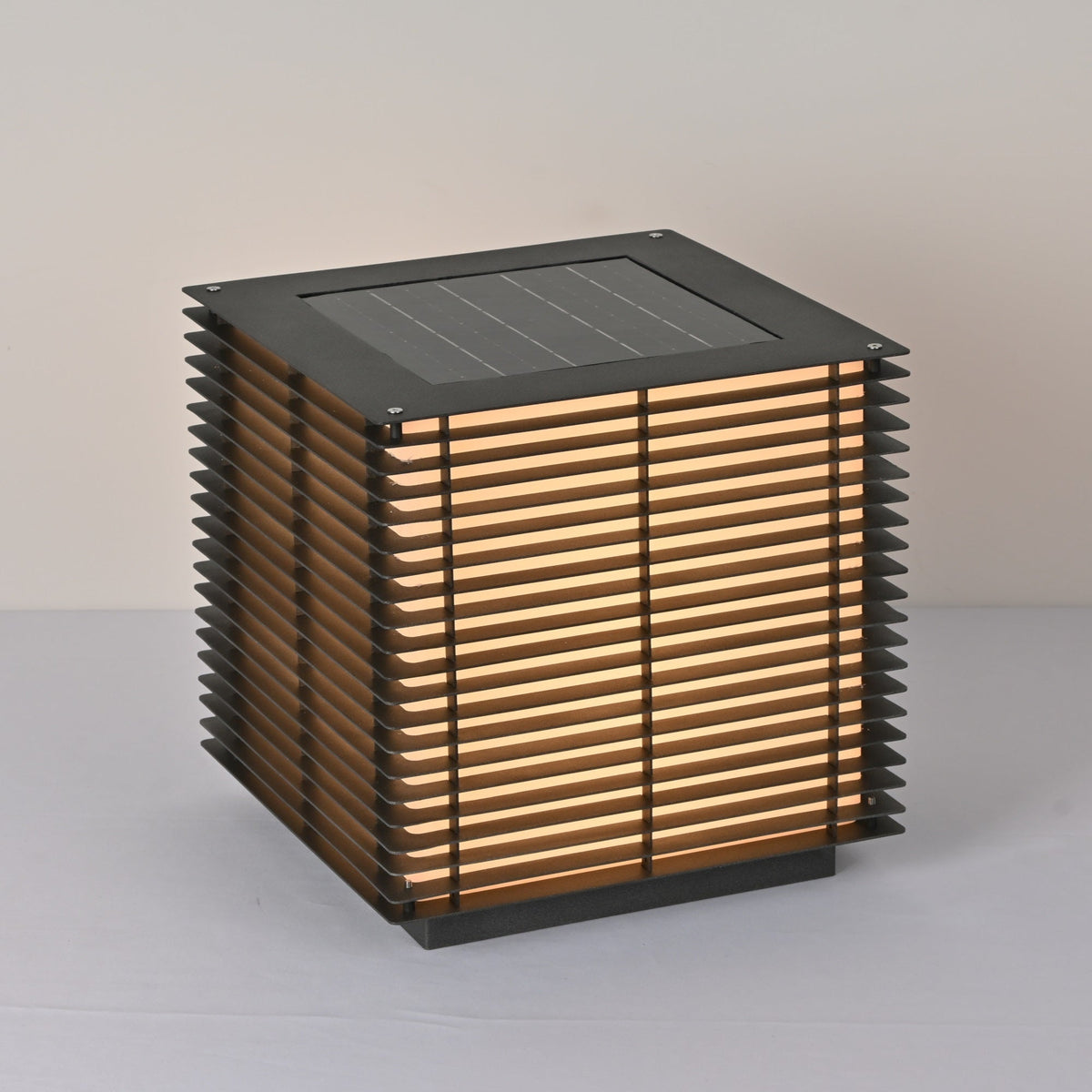 Solar Grid Outdoor Light