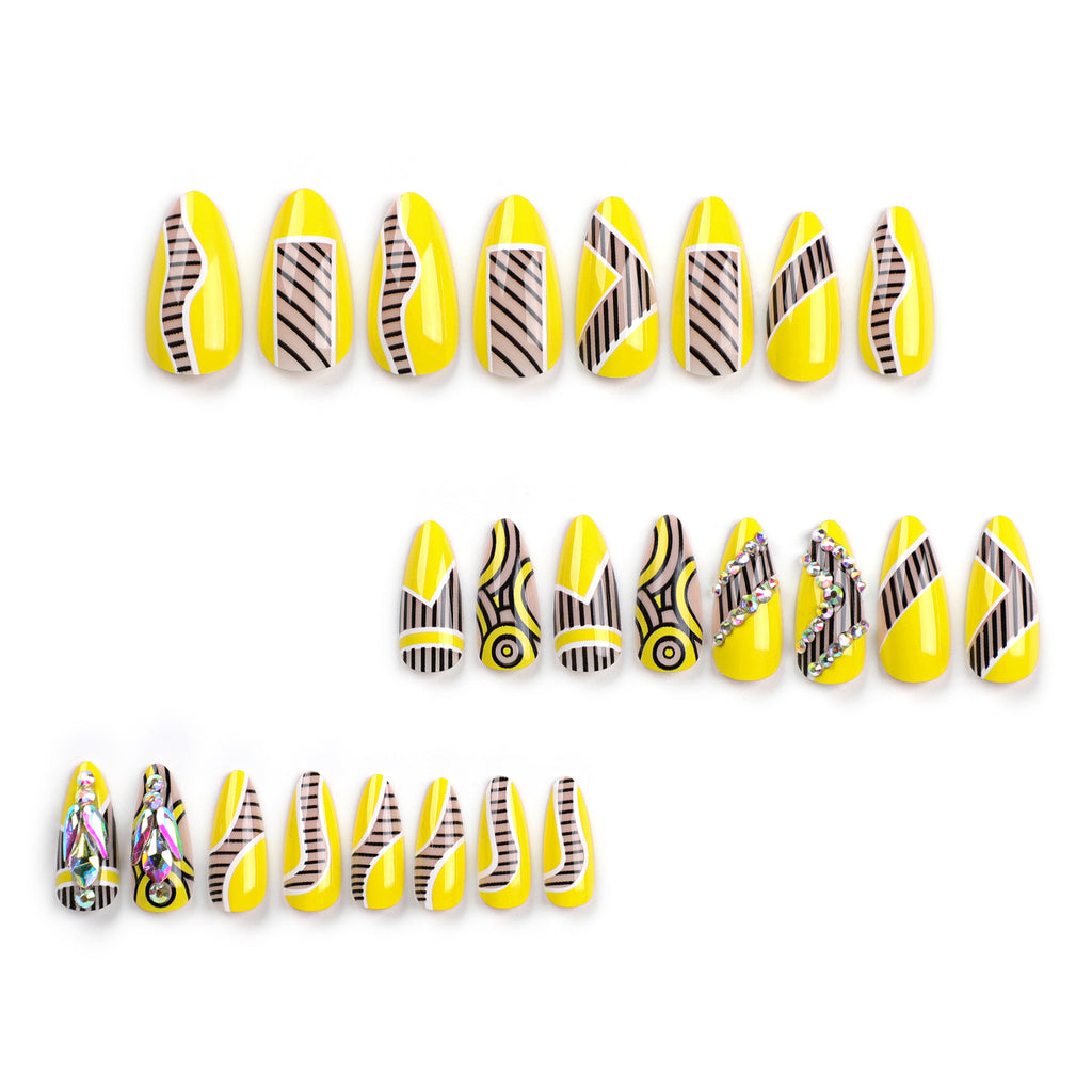 StarNagel Almond Nägel in Gelb mit Glitzerstrass und Funkelnden Streifen
