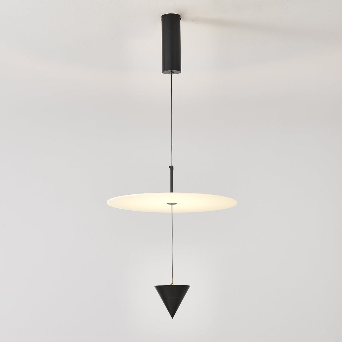 Stralunata Pendant Lamp ∅ 15.7″ x H 13″ / White & Black / Warm Light Pendant light