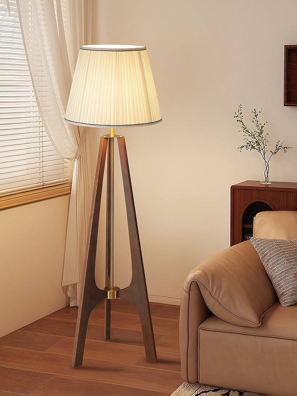Trivelle Tripod Floor Lamp