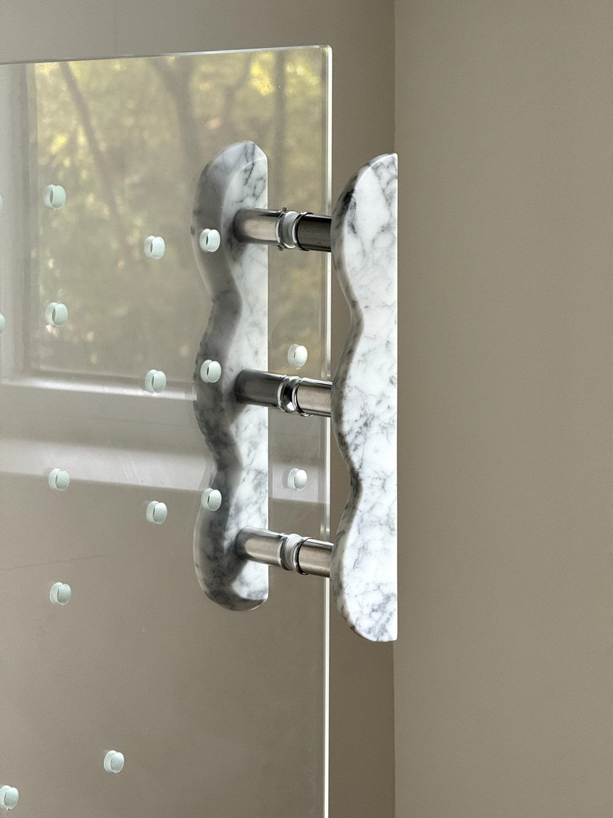 Twin-Curve Pull Handle