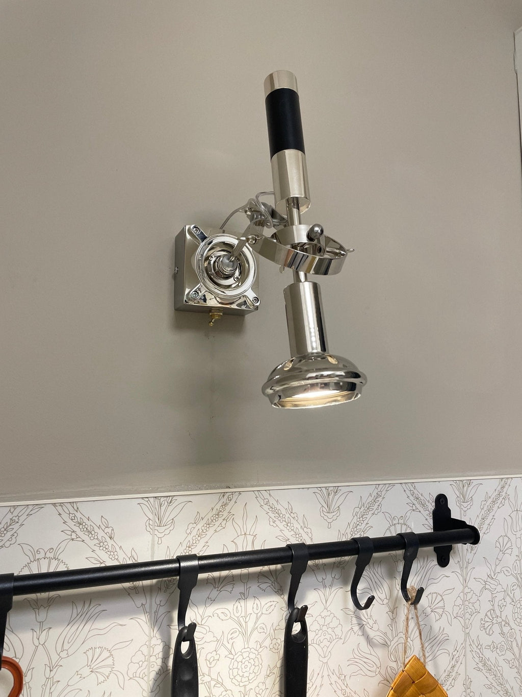 Urban Edge Wall Lamp