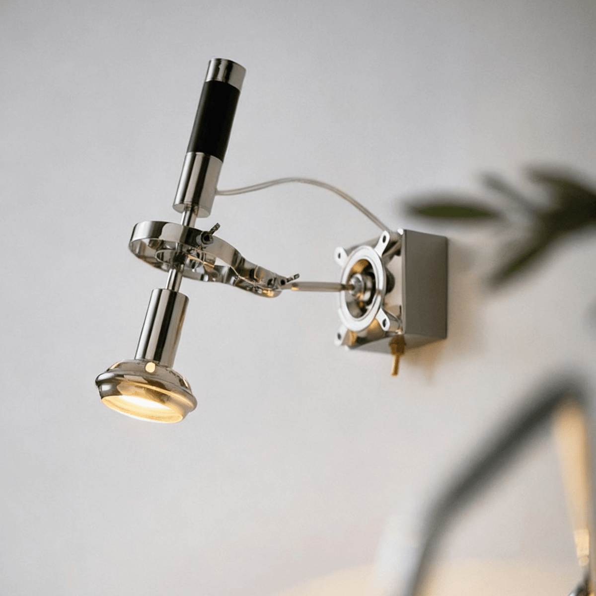 Urban Edge Wall Lamp