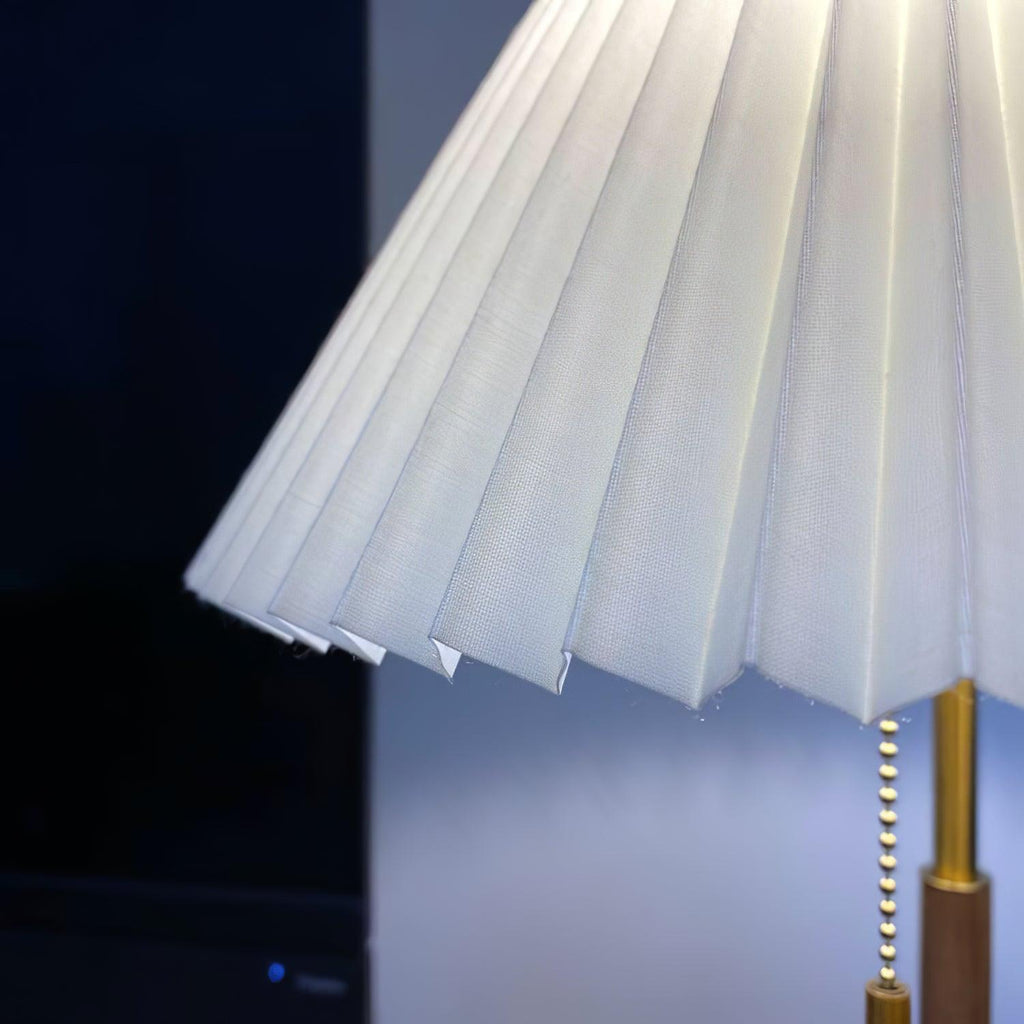 Pleated Retro Wooden Table Lamp