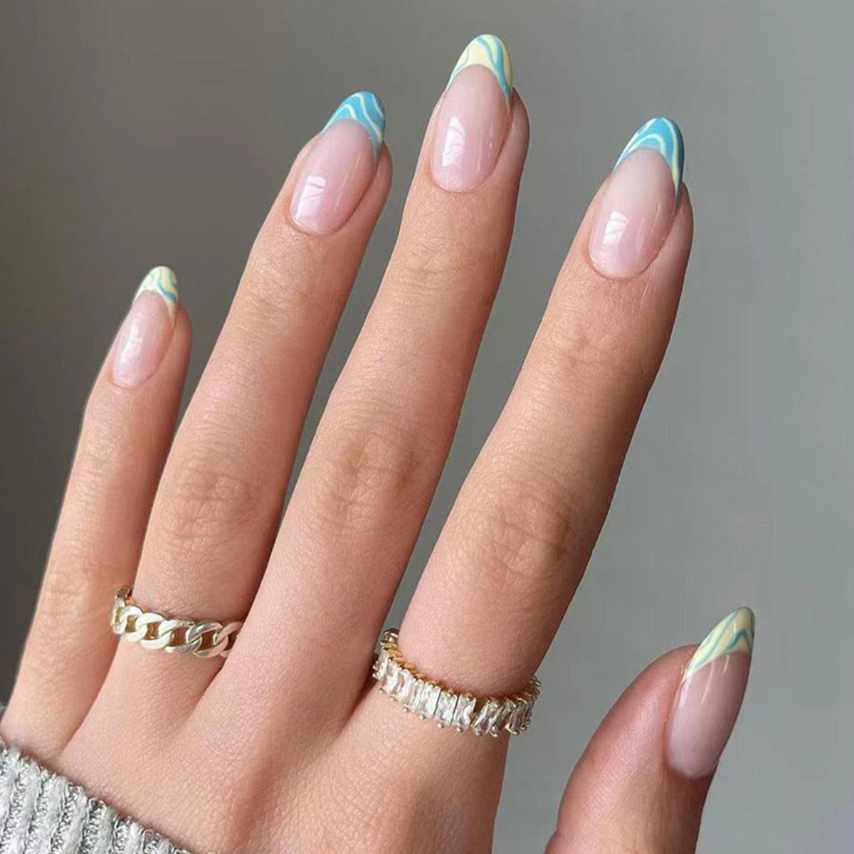 StarNagel Coffin Nails in Blau und Gelb mit Minimalistischem French