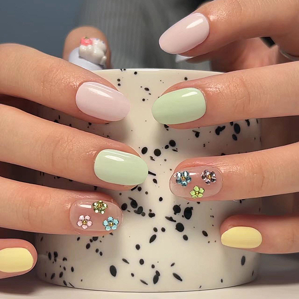 StarNagel Coffin Nails in Einfarbigem Minimalistischem Design für Ostern