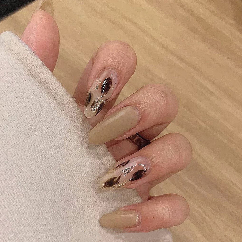 StarNagel Coffin Nails in Milchtee mit Ombre und Leopardenmuster
