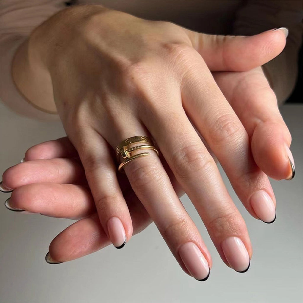 StarNagel Coffin Nails in Nude mit Schwarzem French